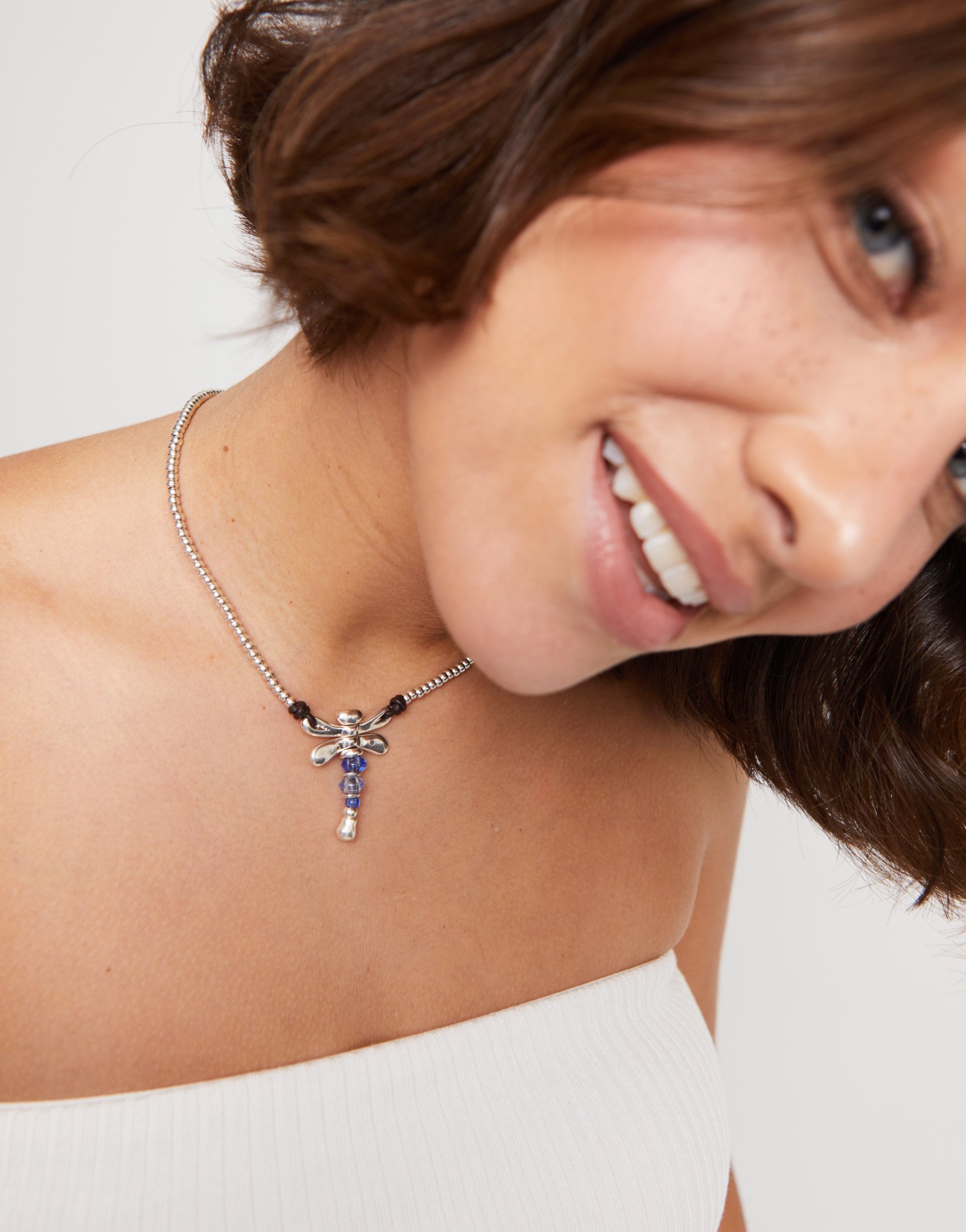 Collana corta placcata argento sterling con libellula e cristalli artigianali blu, Argent, large thumbnail
